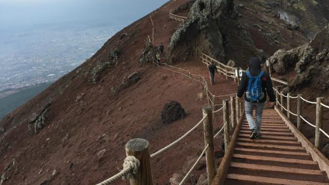 staynaples-vesuvio-tour